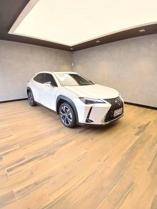 LEXUS UX 300h 2.0 VVT-I HYBRID CVT LEXUS UX 300h 2.0 VVT-I HYBRID CVT